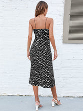 Robe imprimée à bretelles spaghetti fendues et décolletées